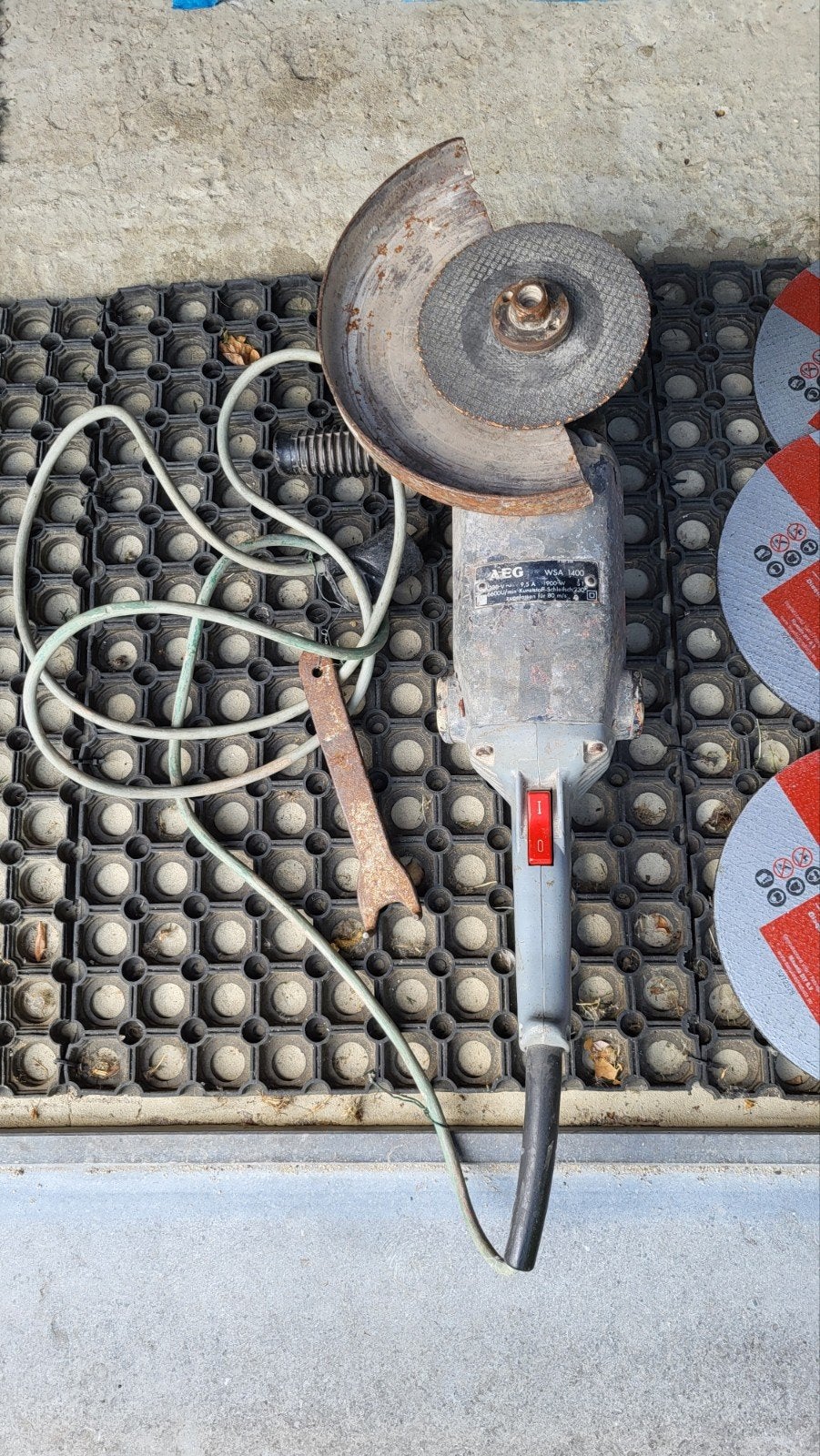 slijpmachine
lengte 54,5 cm, diameter 23 cm, 5 steenslijpsch, Ophalen, Gebruikt