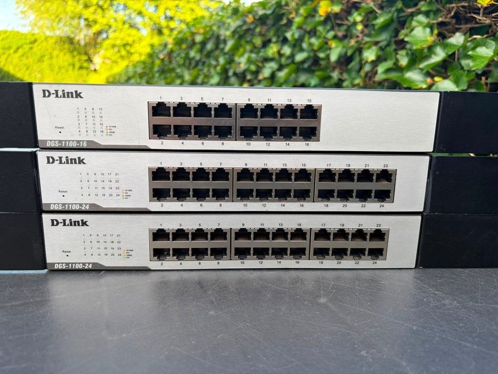 DLINK DGS 1100 layer 2 switch (24 poort), Computers en Software, Netwerk switches, Ophalen of Verzenden, Gebruikt