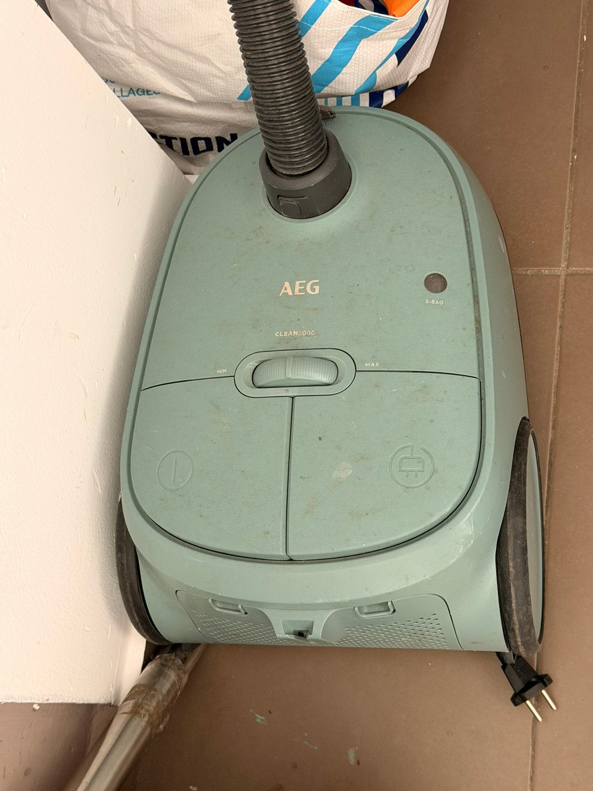 Aspirateur aeg, Enlèvement, Utilisé, Aspirateur traîneau, AEG