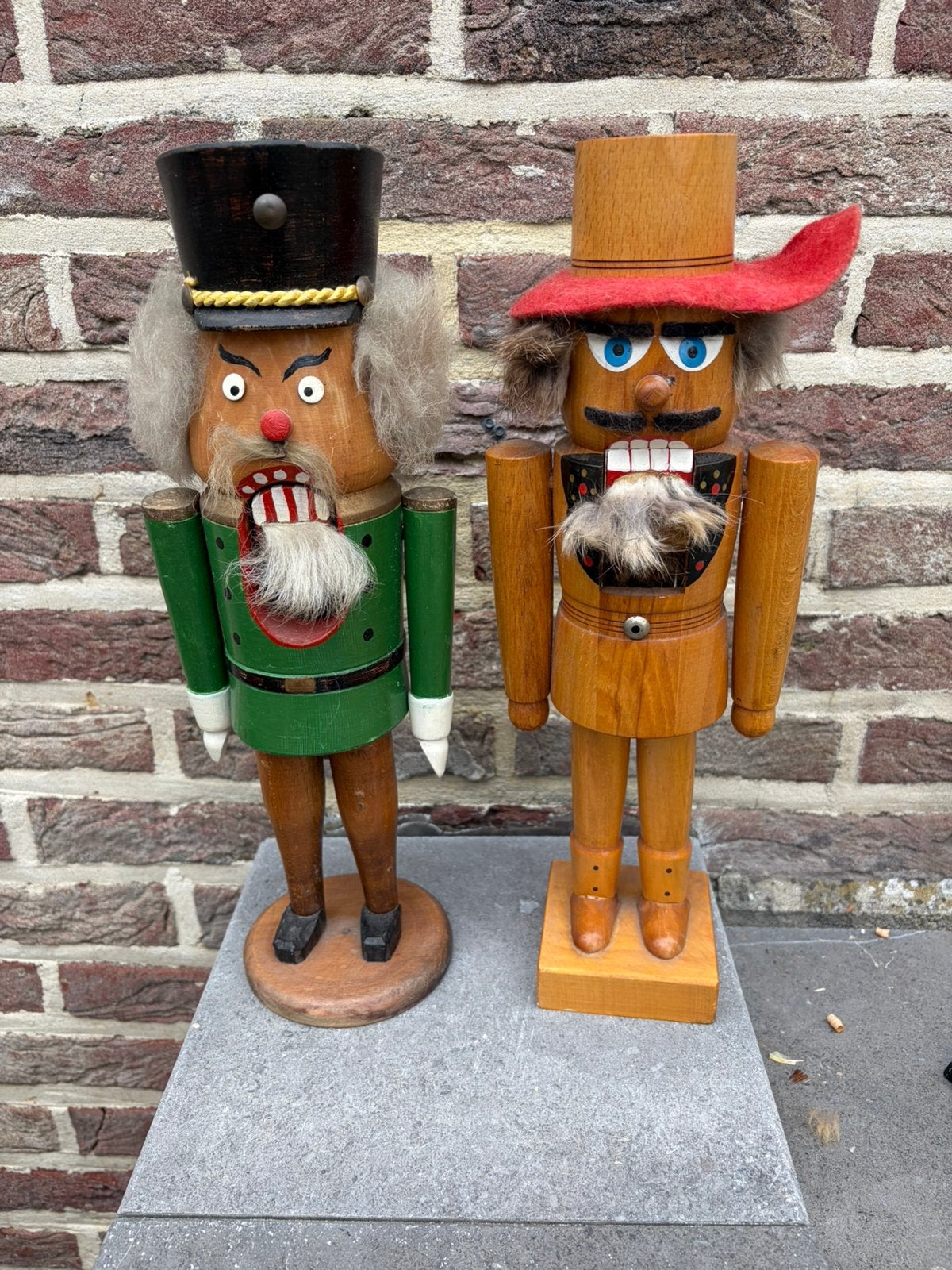 2 antieke notenkrakers goede staat, Ophalen