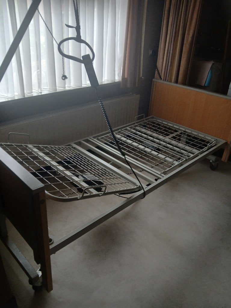 Ziekenhuisbed, Ophalen, Zo goed als nieuw