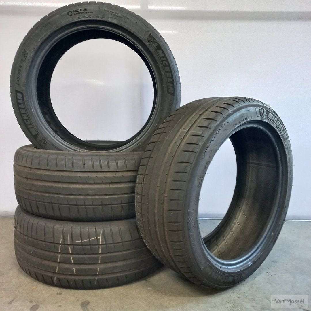 Michelin Pilot Sport 4 245/45/R19 102Y, 19 inch, -, -, Ophalen of Verzenden