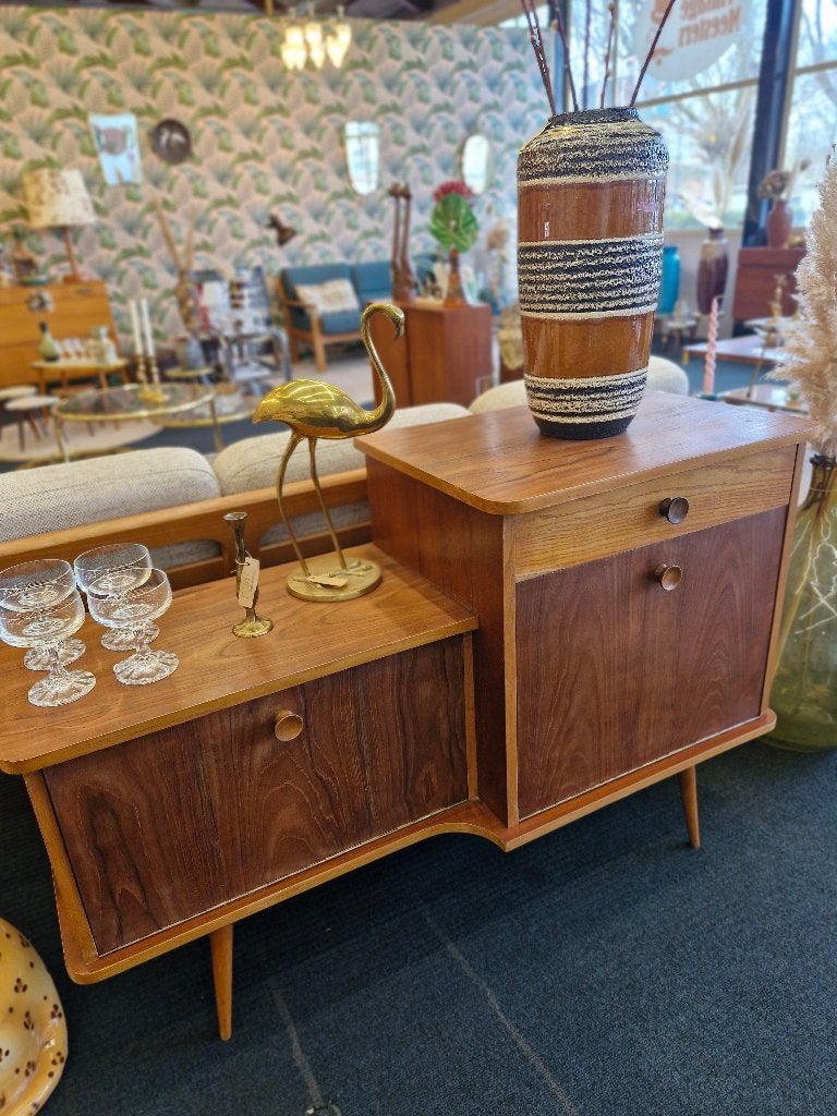 Vintage kast met ronde schuine poot en greep 60s, Ophalen, Huis en Inrichting