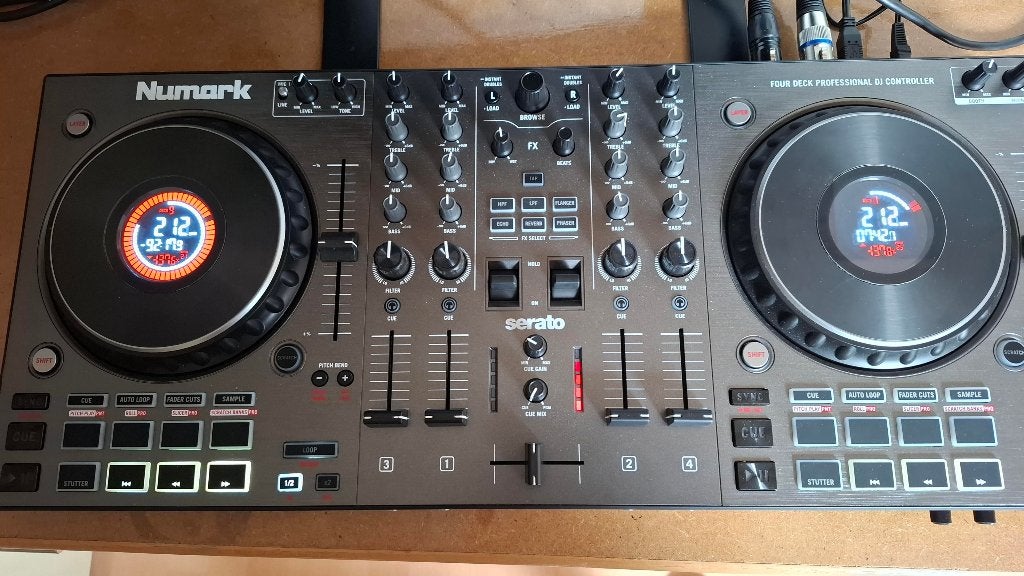 4 decks DJ controller, Muziek en Instrumenten, Ophalen, Zo goed als nieuw, Dj-set, Numark