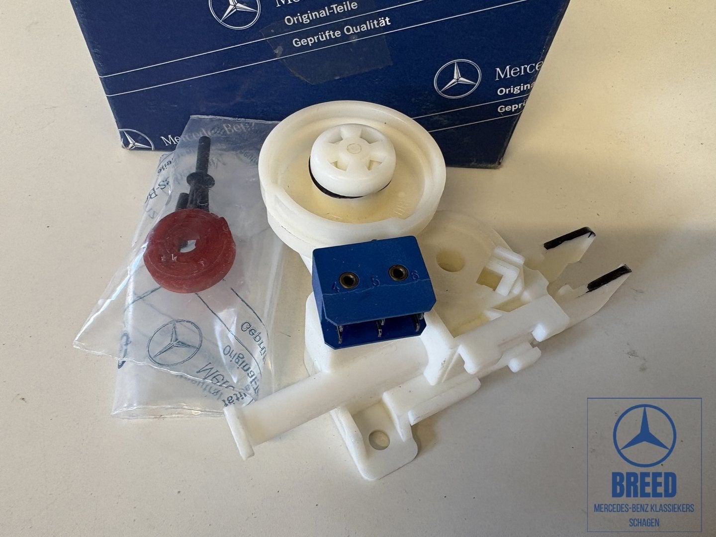 NOS reparatieset schuifdakmotor Mercedes-Benz W124 W126 W201, -, Nieuw, Ophalen of Verzenden, -