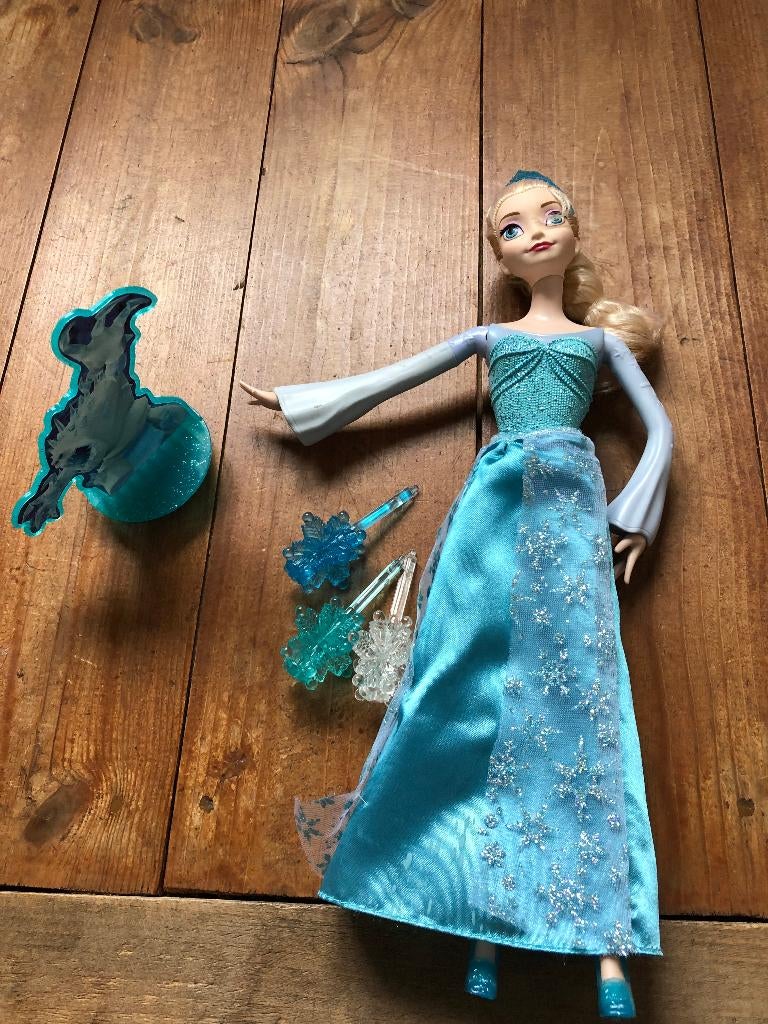 Frozen Elsa - FROZEN, Ophalen, Zo goed als nieuw, Barbie