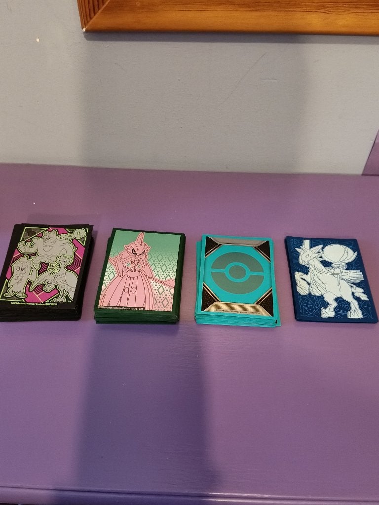 Lot van140 pokémon sleeves., Hobby en Vrije tijd, Ophalen of Verzenden, Zo goed als nieuw, Sleeves of Kaarthoesjes