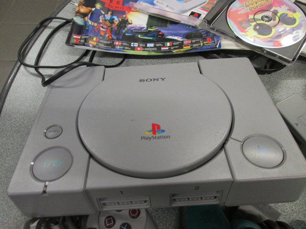 Playstation 1, Ophalen, Zo goed als nieuw, Met 3 controllers of meer