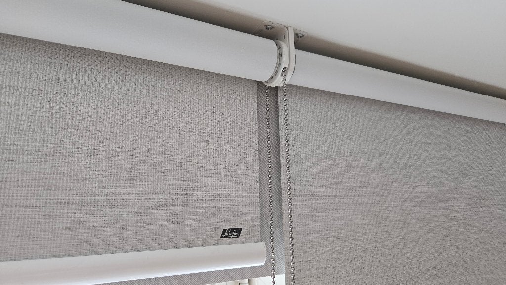 Luxaflex rolgordijn grijs (1 stuk), Maison & Meubles, Ameublement | Rideaux & Stores à lamelles, Store enrouleur, Gris, Comme neuf