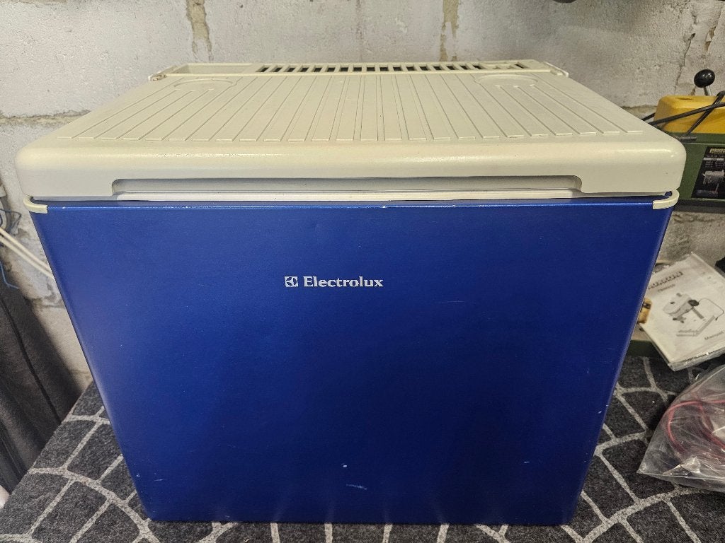KOELKAST ELECTROLUX RC1600EG, Ophalen, Minder dan 75 liter, Zonder vriesvak, Gebruikt