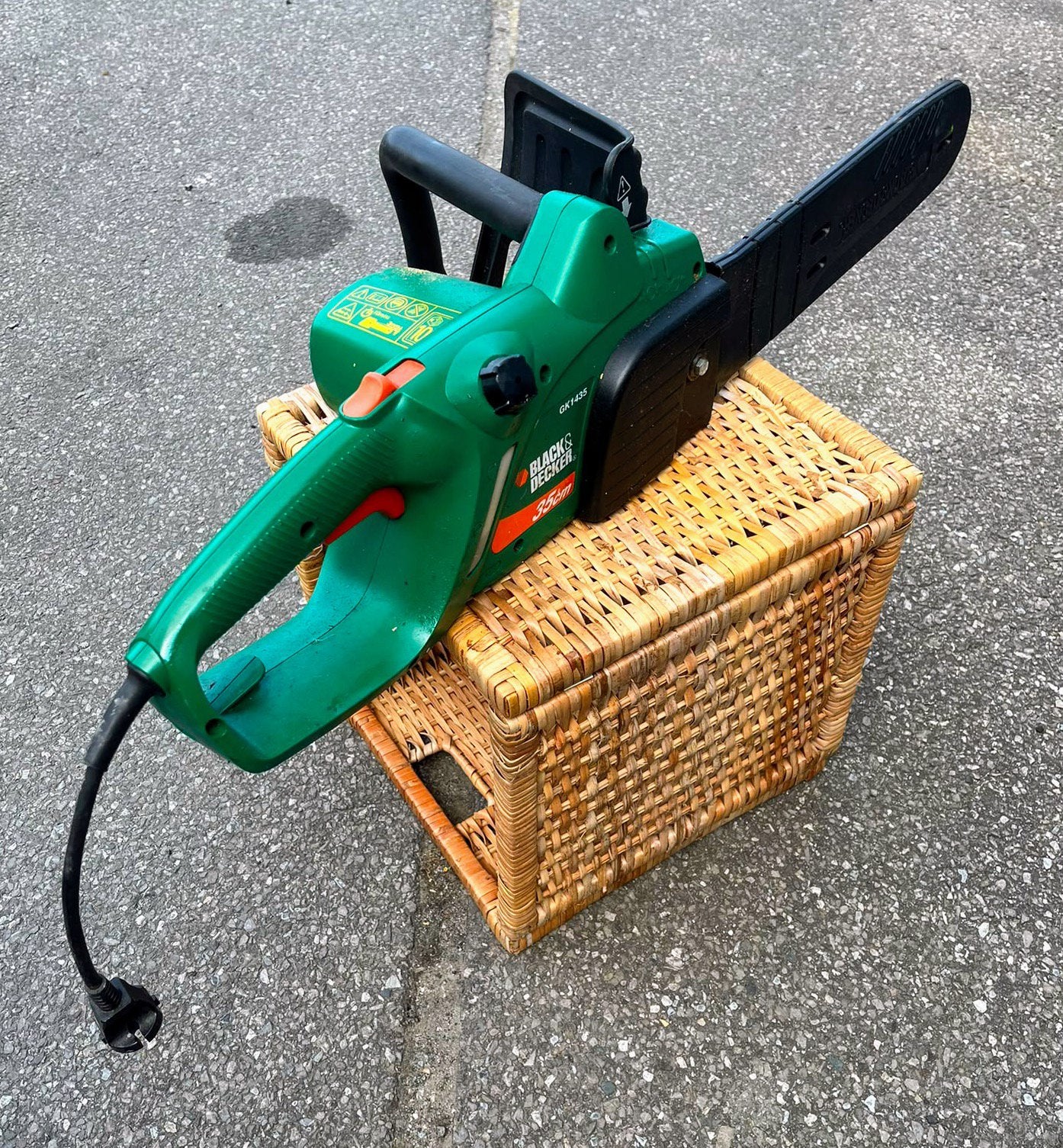 Tronçonneuse Black & Decker 30cm cube - comme neuve, Jardin & Terrasse, Enlèvement, Comme neuf, Électrique