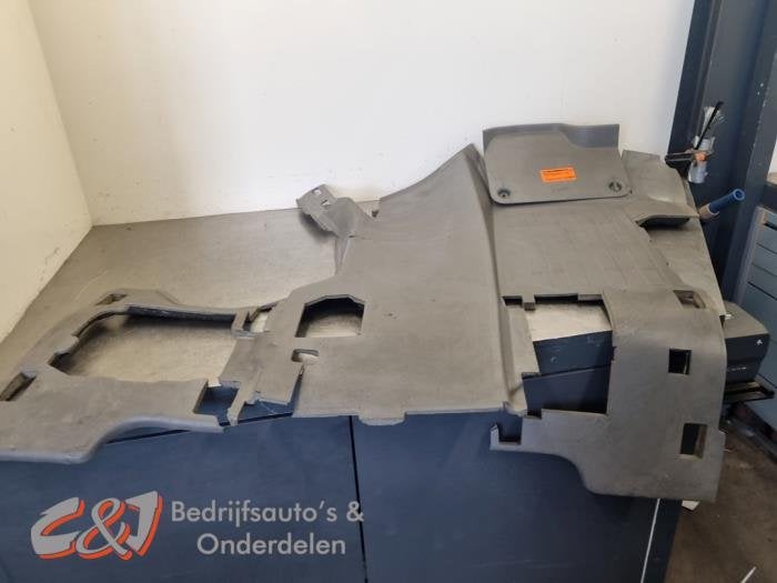 Revêtement sol d'un Volkswagen Crafter, Autos : Pièces & Accessoires, Habitacle & Garnissage, Volkswagen, -, 3 mois de garantie