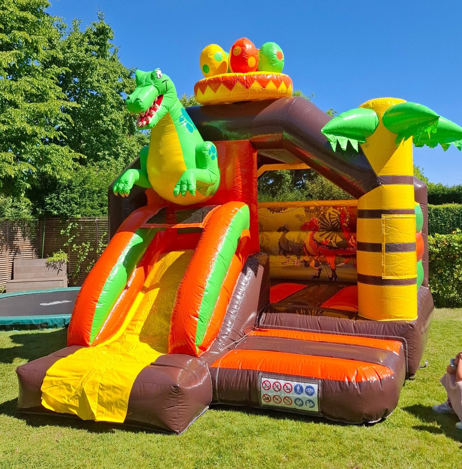 Springkasteel Dino met glijbaan TE HUUR, Kinderen en Baby's, Ophalen, Nieuw