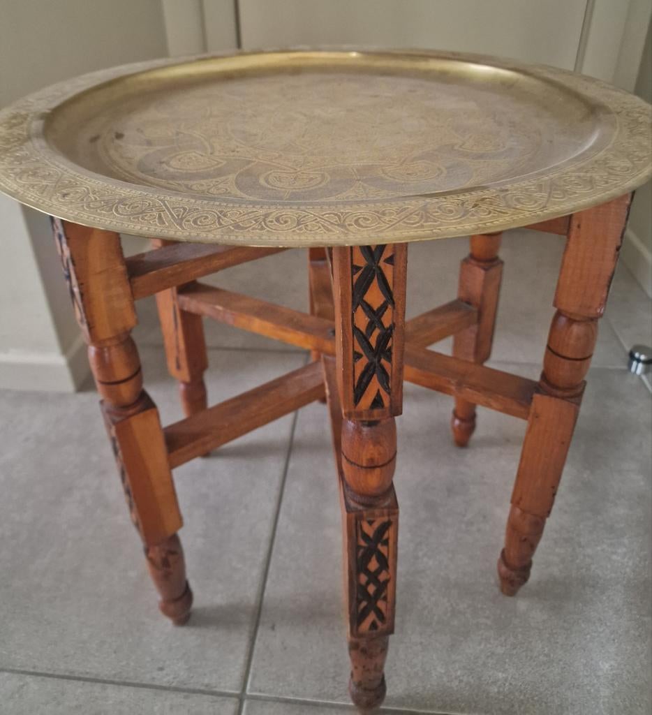 Table à thé marocaine pliante, Enlèvement