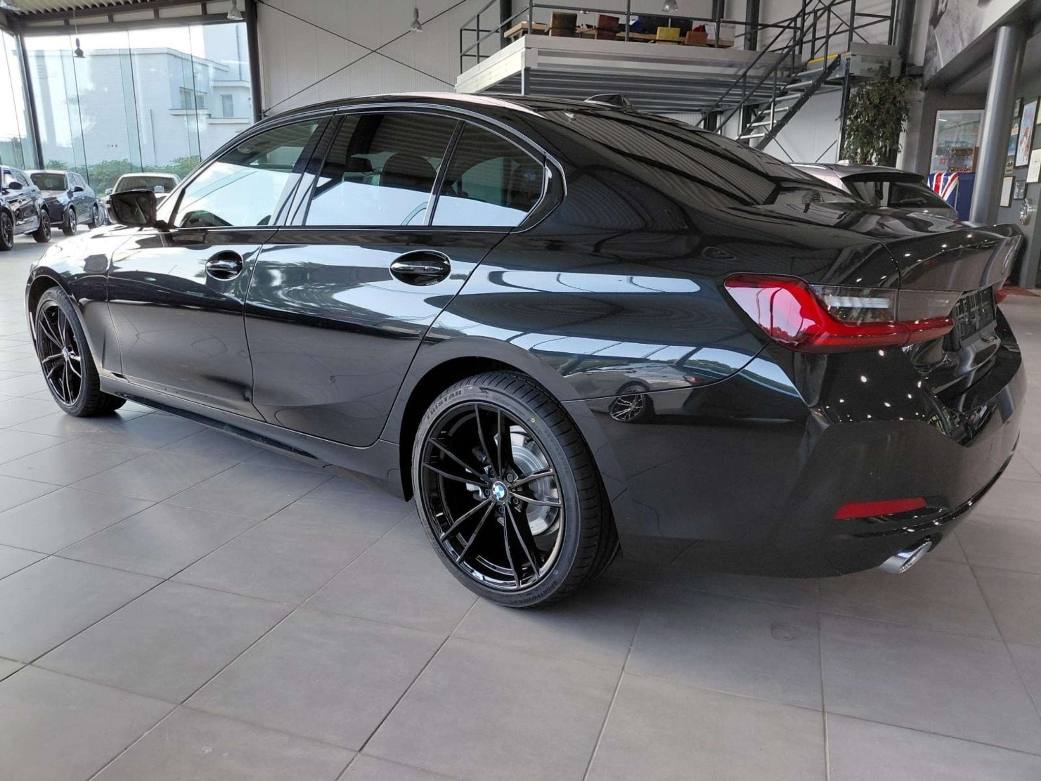 BMW 3 Serie 318 FACE LIFT. 1 EIG. 19INCH. WIDESCREEN, Automaat, Achterwielaandrijving, Gebruikt, 4 cilinders