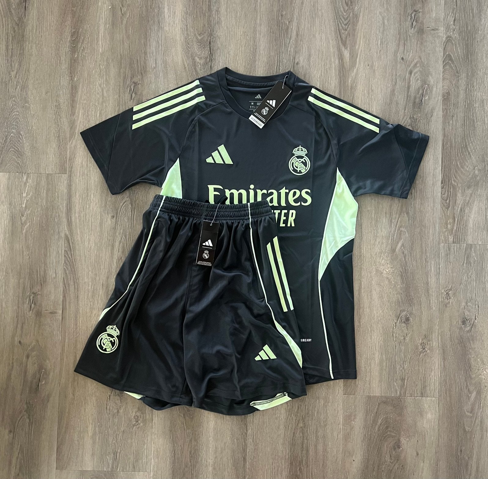 Real Madrid 2025/26 Trainingsset Maat M Ongebruikt, Maat M, Ophalen of Verzenden, Nieuw, Trainingspak