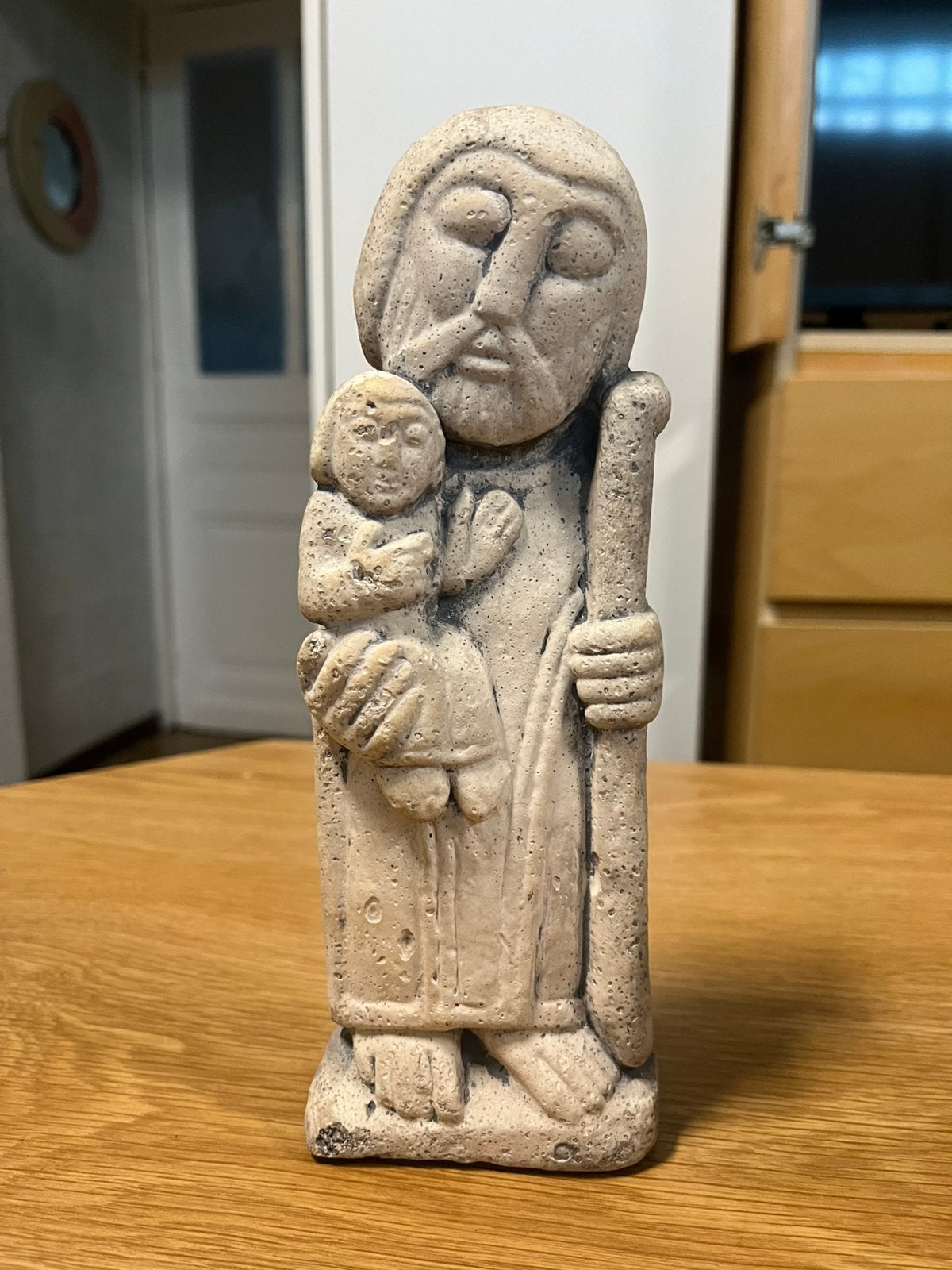 Statuette religieuse en pierre 23cm, Gebruikt, Steen/keramiek, Grijs, Ophalen of Verzenden