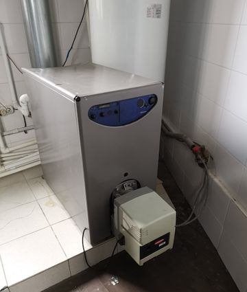 mazout brander service, Doe-het-zelf en Bouw, Chauffageketels en Boilers, Ophalen, Zo goed als nieuw