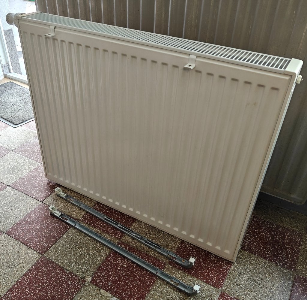 Radiator Radson 90cmx70cmx10cm inclusief thermostaatkraan, Doe-het-zelf en Bouw, Verwarming en Radiatoren, Zo goed als nieuw, Radiator