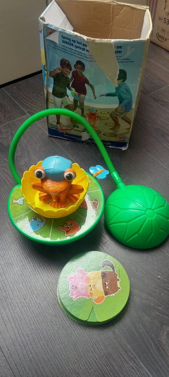 Hop kikker hop, Ophalen