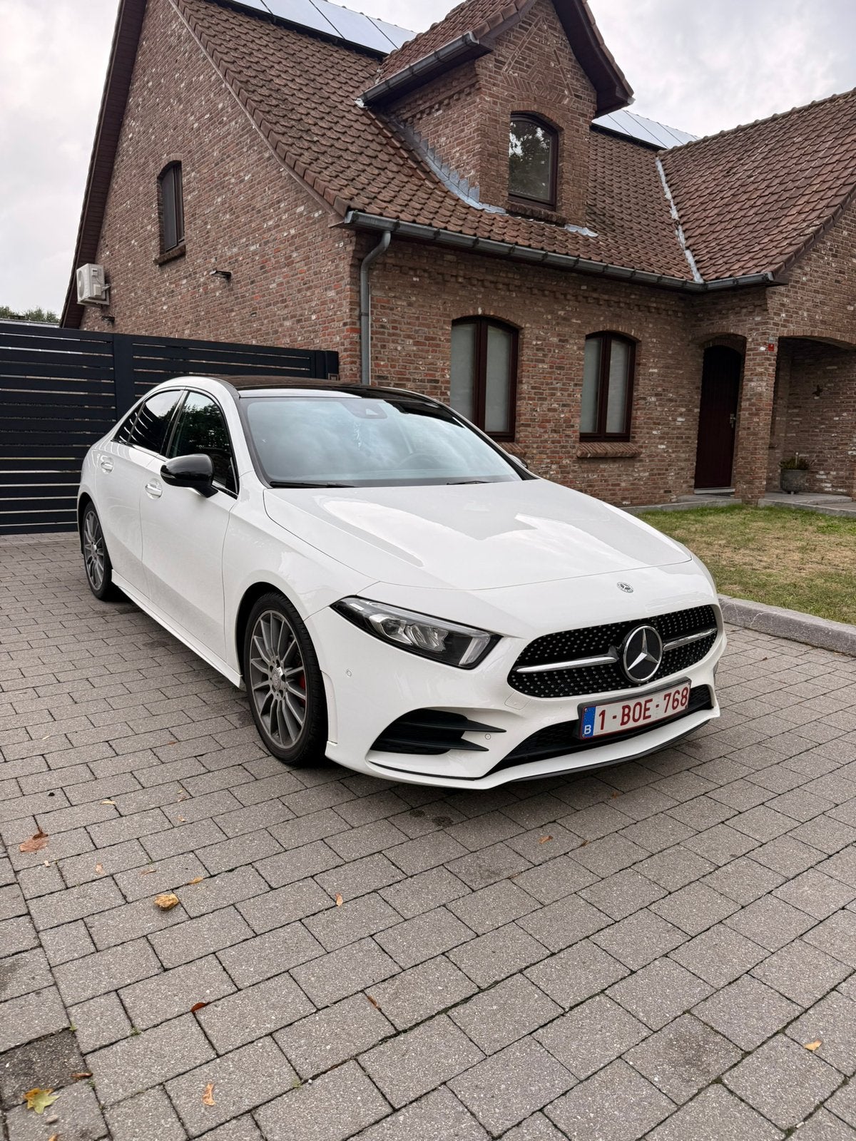Mercedes A 180D 2019, Auto's, Automaat, Leder en Stof, Wit, 5 deurs
