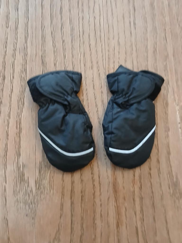 Warme zwarte H&M baby wantjes met 3M Thinsulate - Maat 74/80, Enfants & Bébés, Vêtements de bébé | Taille 74, Utilisé, Garçon ou Fille