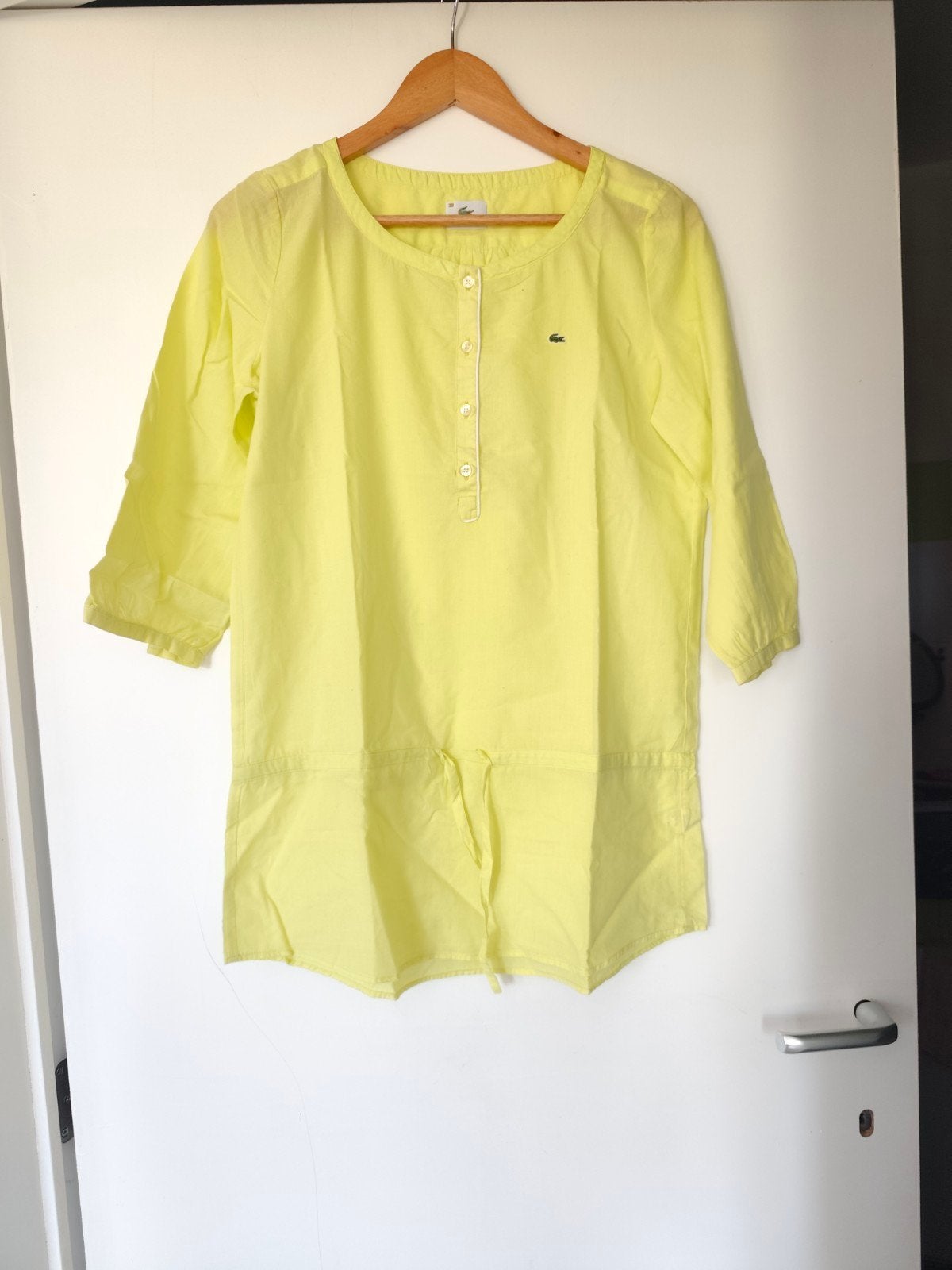 lichte blouse van 100% katoen, zuurkleurig. Lacoste. T. M, Maat 38/40 (M), Geel, Ophalen of Verzenden, Zo goed als nieuw