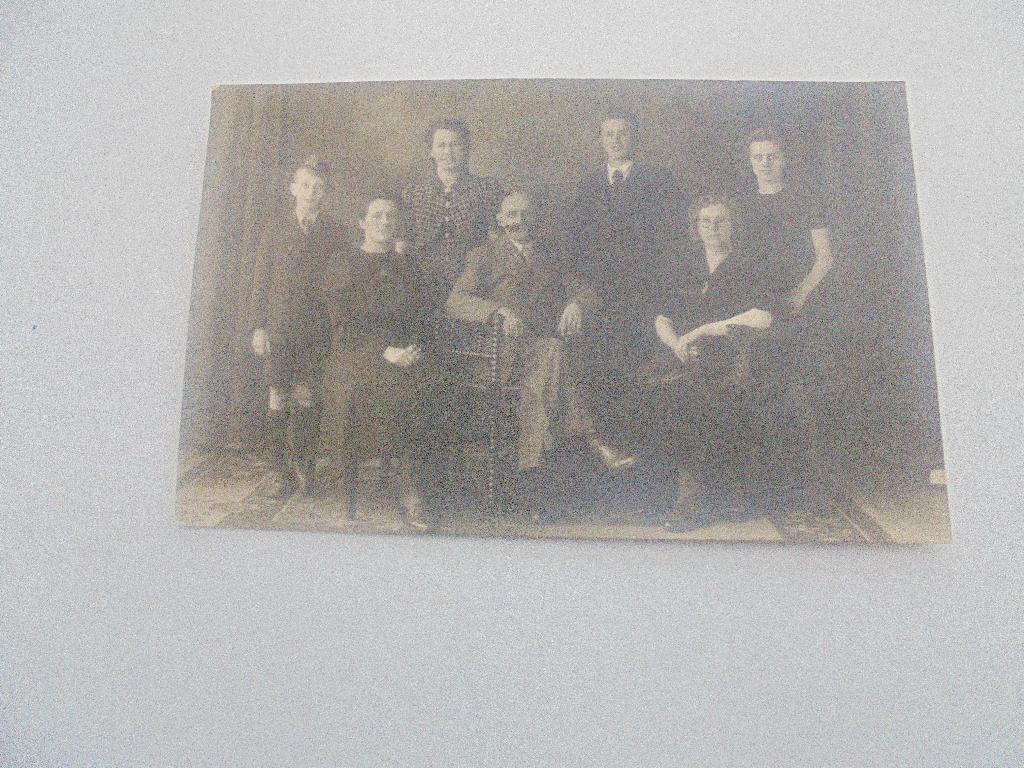 foto  van een familie, Verzenden, Voor 1940, Zo goed als nieuw, Foto