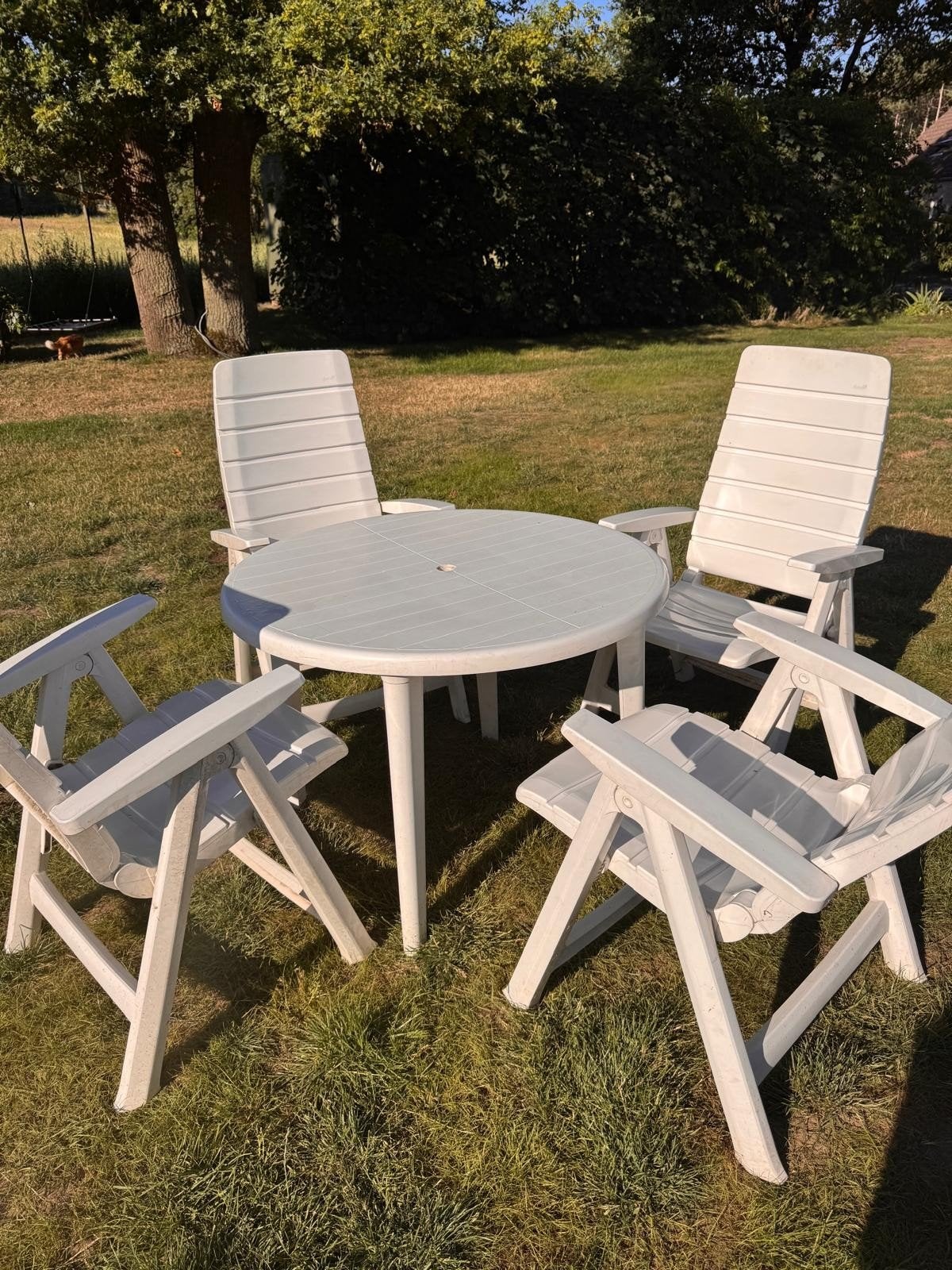Witte tuintafel en -stoelen (verstelbaar) - kunststof, Tuin en Terras, Ophalen, Gebruikt, Kunststof, Verstelbaar