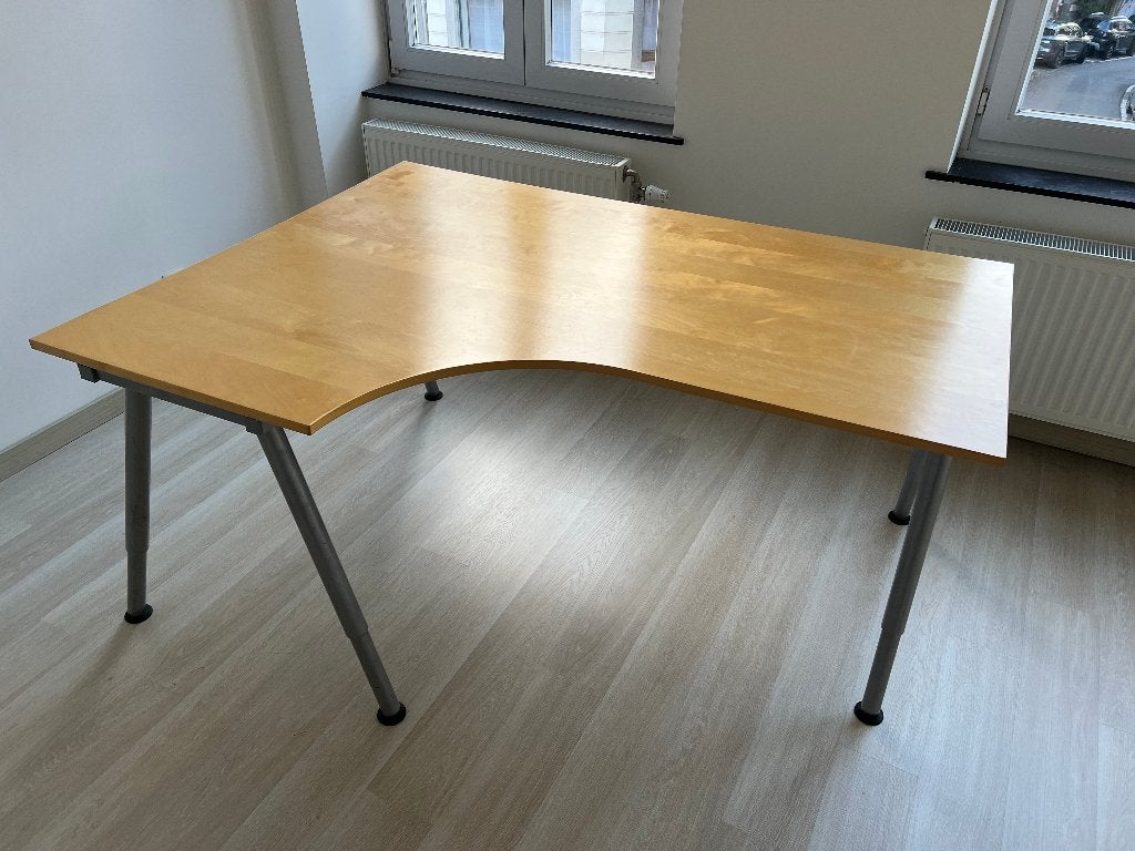 Bureau d’angle IKEA GALANT en bois – pieds réglables, Maison & Meubles, 160 cm, 120 cm, Utilisé, IKEA