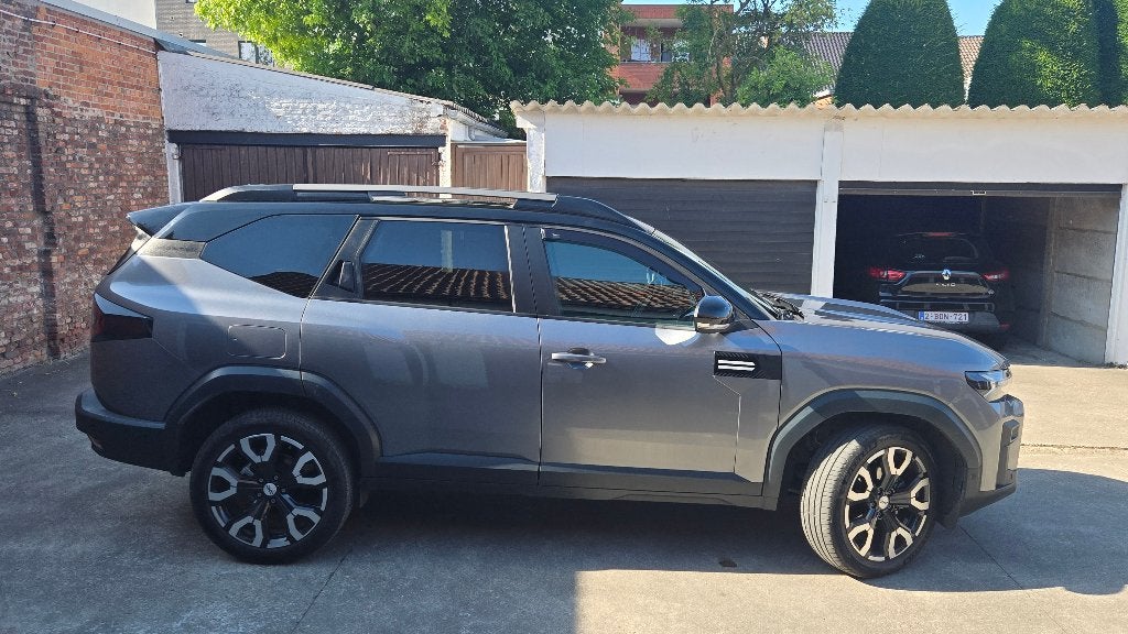 Dacia Bigster Journey 155 Full options Benzine hybrid 2025, Auto's, 1799 cc, Leder en Stof, 107 g/km, 1000 kg