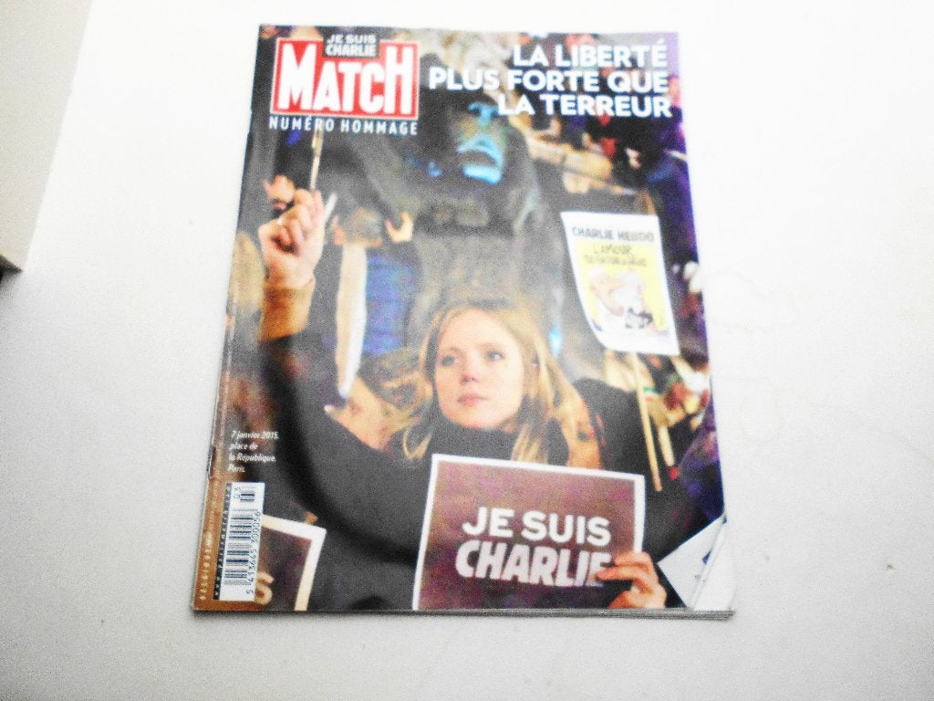 ancien Paris Match 2015 Attentat Charlie Hebdo Hommage, Livres, Enlèvement ou Envoi, Utilisé