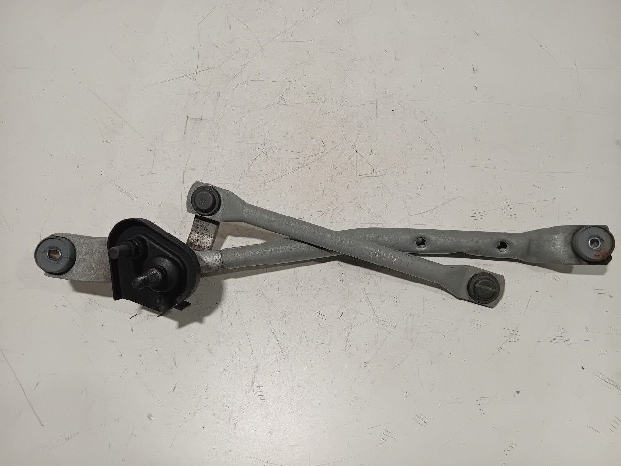 Ruitenwisser mechaniek voor Peugeot 108, Onderdelen@venauto.nl, Van der Ven Autorecycling B.V., Gebruikt, Ettenseweg 76, 4706 PB Roosendaal, The Netherlands