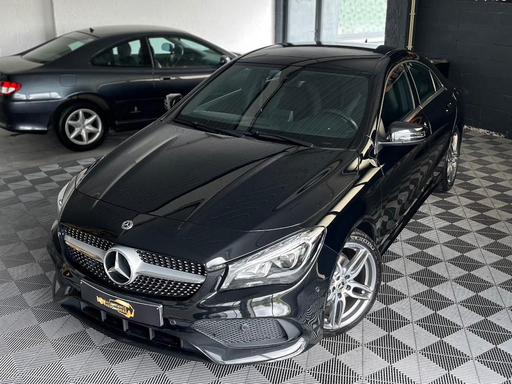 Mercedes-Benz CLA180 Pack AMG Automatic 12 maanden garantie, Auto's, Mercedes-Benz, CLA, 4 cilinders, Alcantara, Zwart