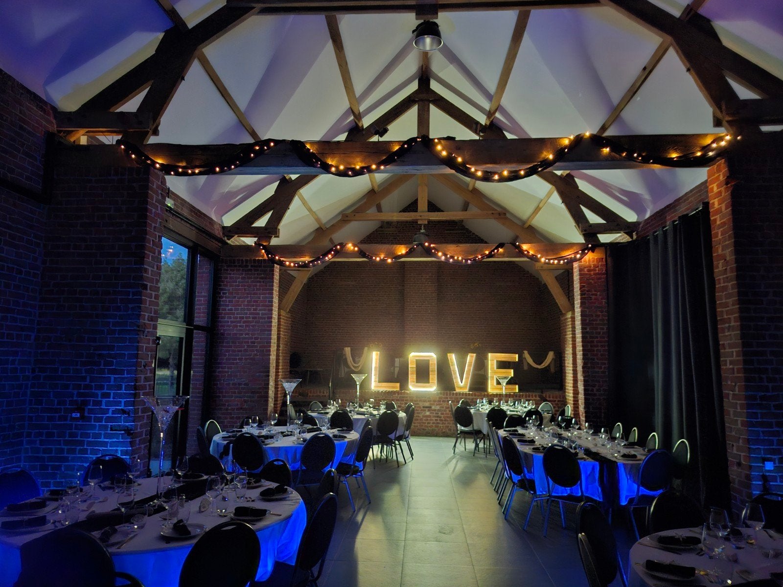 Location Enseigne Lumineuse "LOVE" en bois, Enlèvement
