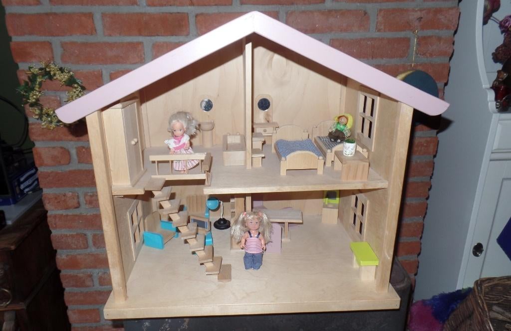 ++ Houten poppenhuis met inrichting, Kinderen en Baby's, Ophalen of Verzenden, Zo goed als nieuw, Poppenhuis