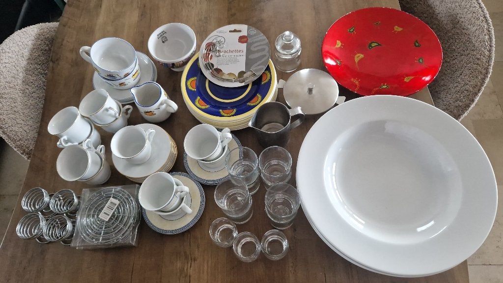 Lot met 2 setjes cappuccino tasjes , 11 amuseglaasjes enz., Ophalen, Overige merken, Keramiek, Zo goed als nieuw