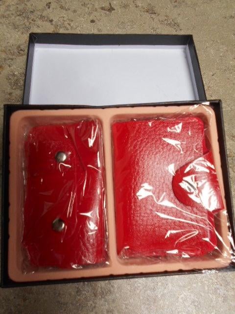 Nieuwe set - sleutel- en kaarten etui / Rood., Ophalen of Verzenden, Nieuw, Rood