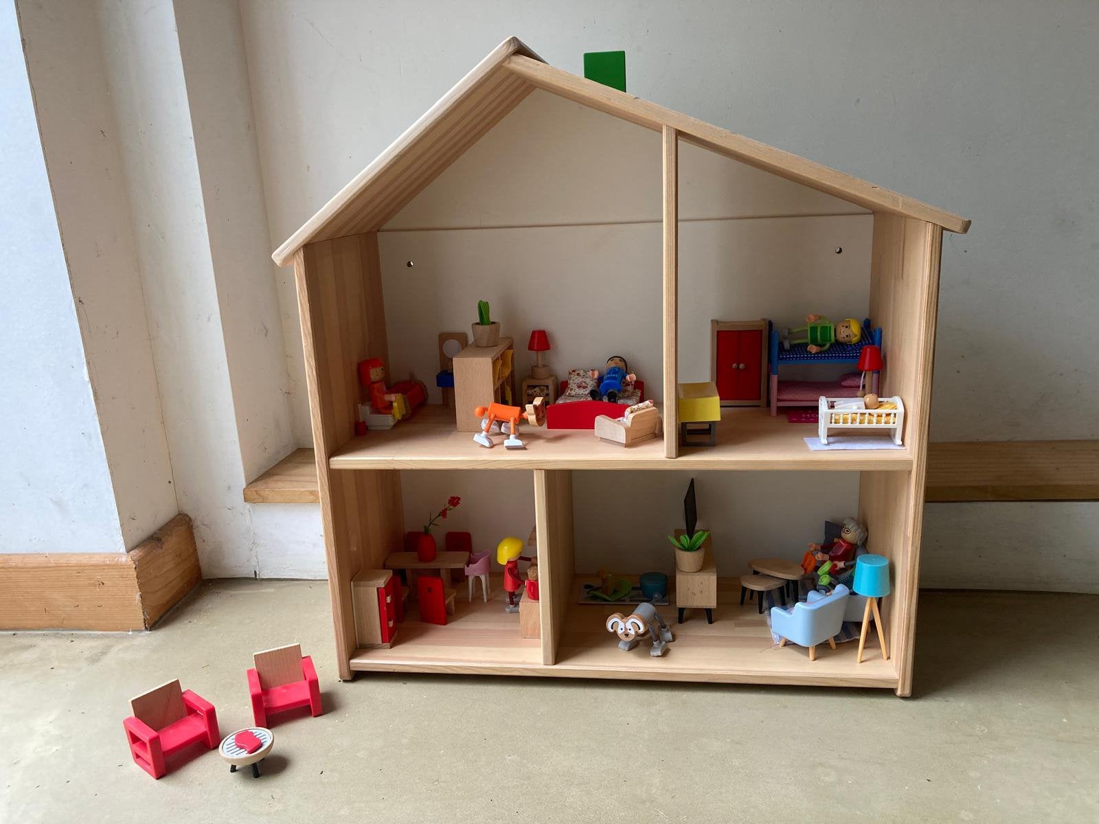 Poppenhuis met meubels en figuurtjes (compleet), Kinderen en Baby's, Ophalen, Zo goed als nieuw, Poppenhuis