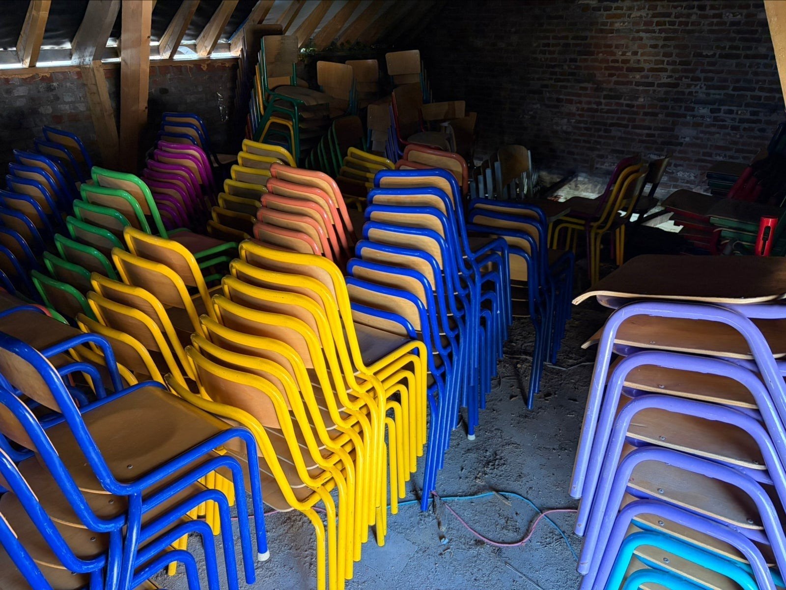 200st kleurrijke schoolstoelen cafe horeca bar lot partij, Ophalen of Verzenden