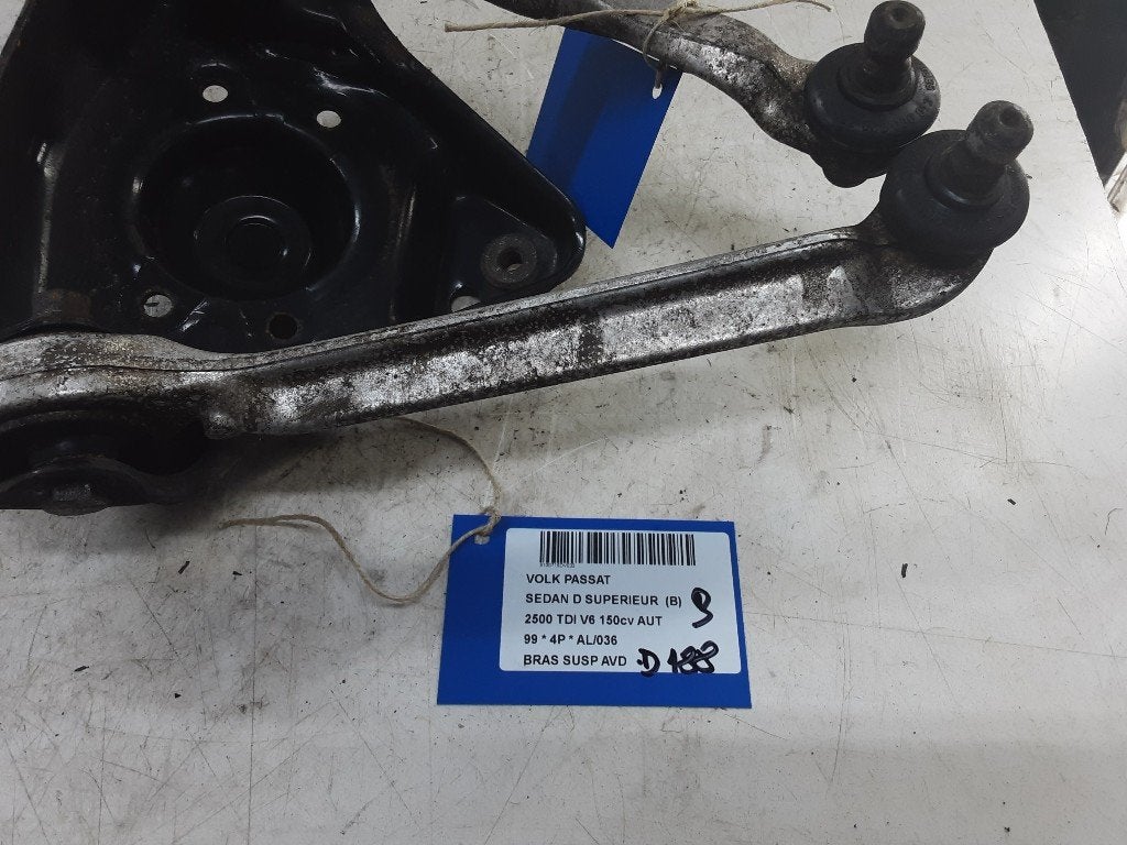 BRAS DE SUSPENSION AVANT DROIT (TRIANGLE) Passat (3B2), Volkswagen, Mevr. I. Hauben, Utilisé, Rue de l'Espoir 34 34
4030  GRIVEGNÉE, BE