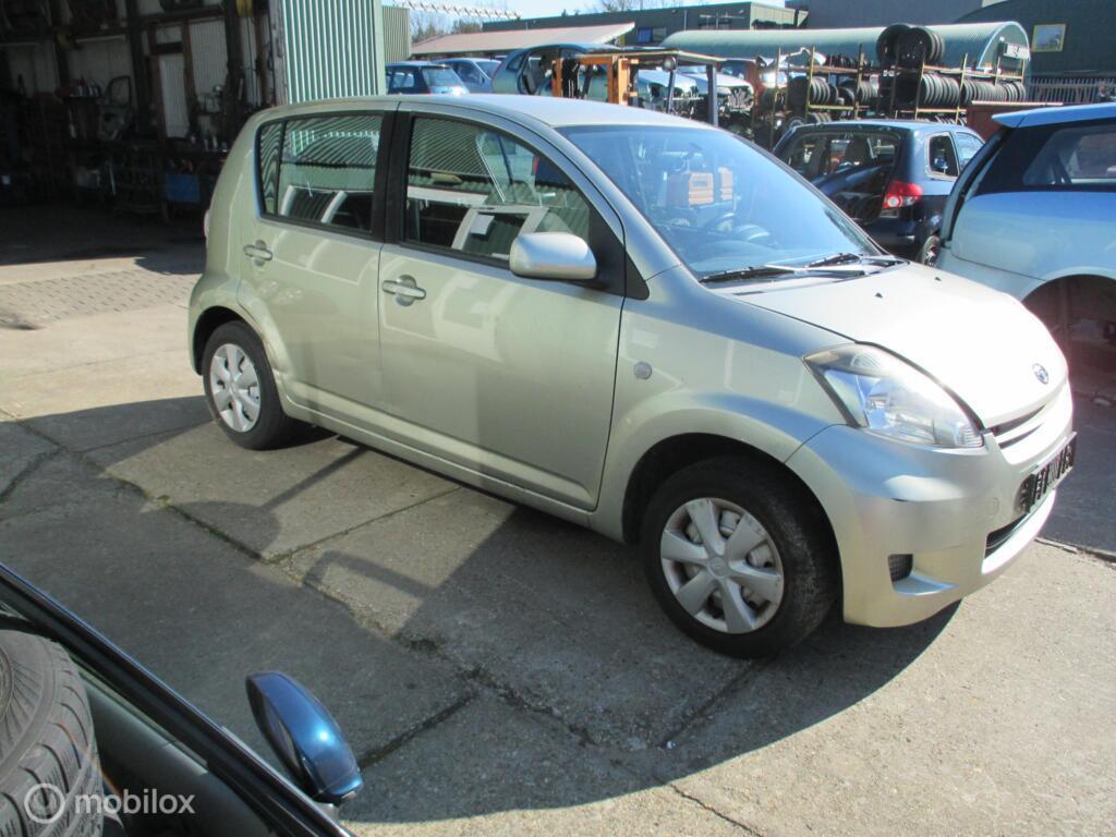 Onderdelen Daihatsu Sirion 2 1.0-12V Premium 2009, Daihatsu, Gebruikt, Daihatsu