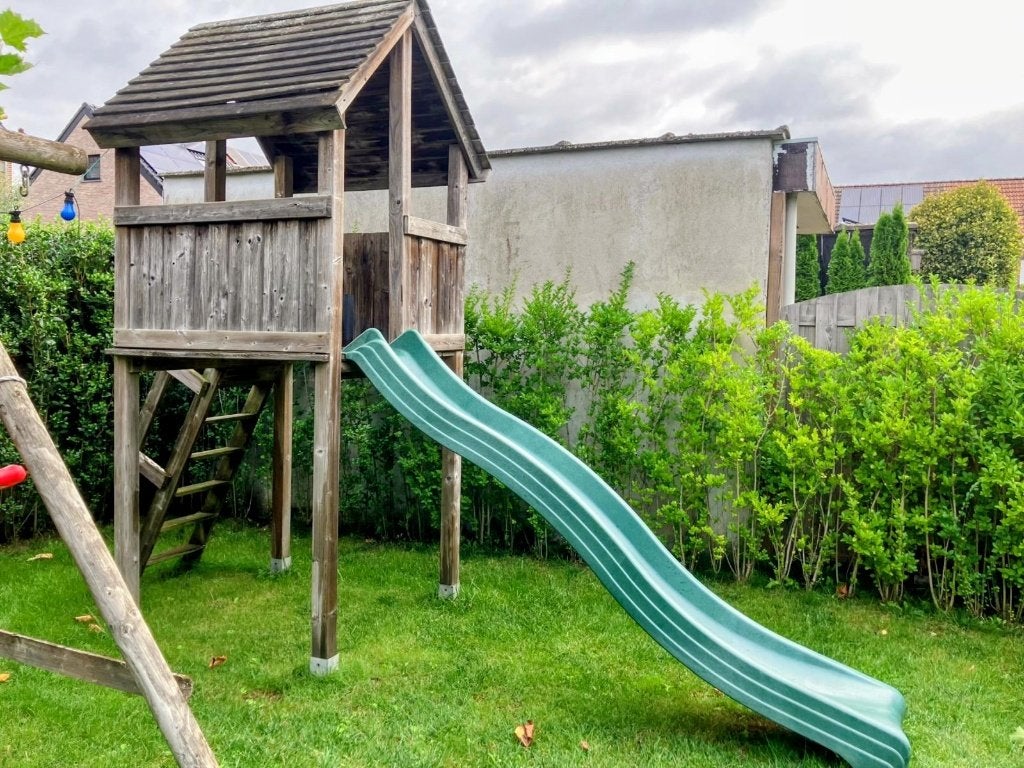 Toren met glijbaan, Enfants & Bébés, Jouets | Extérieur | Aires de jeux, Enlèvement, Toboggan