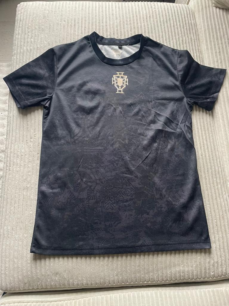 Maillot Portugal Ronaldo 7 noir fan version, Vêtements | Hommes, Vêtements de sport, Football, Enlèvement ou Envoi, Comme neuf