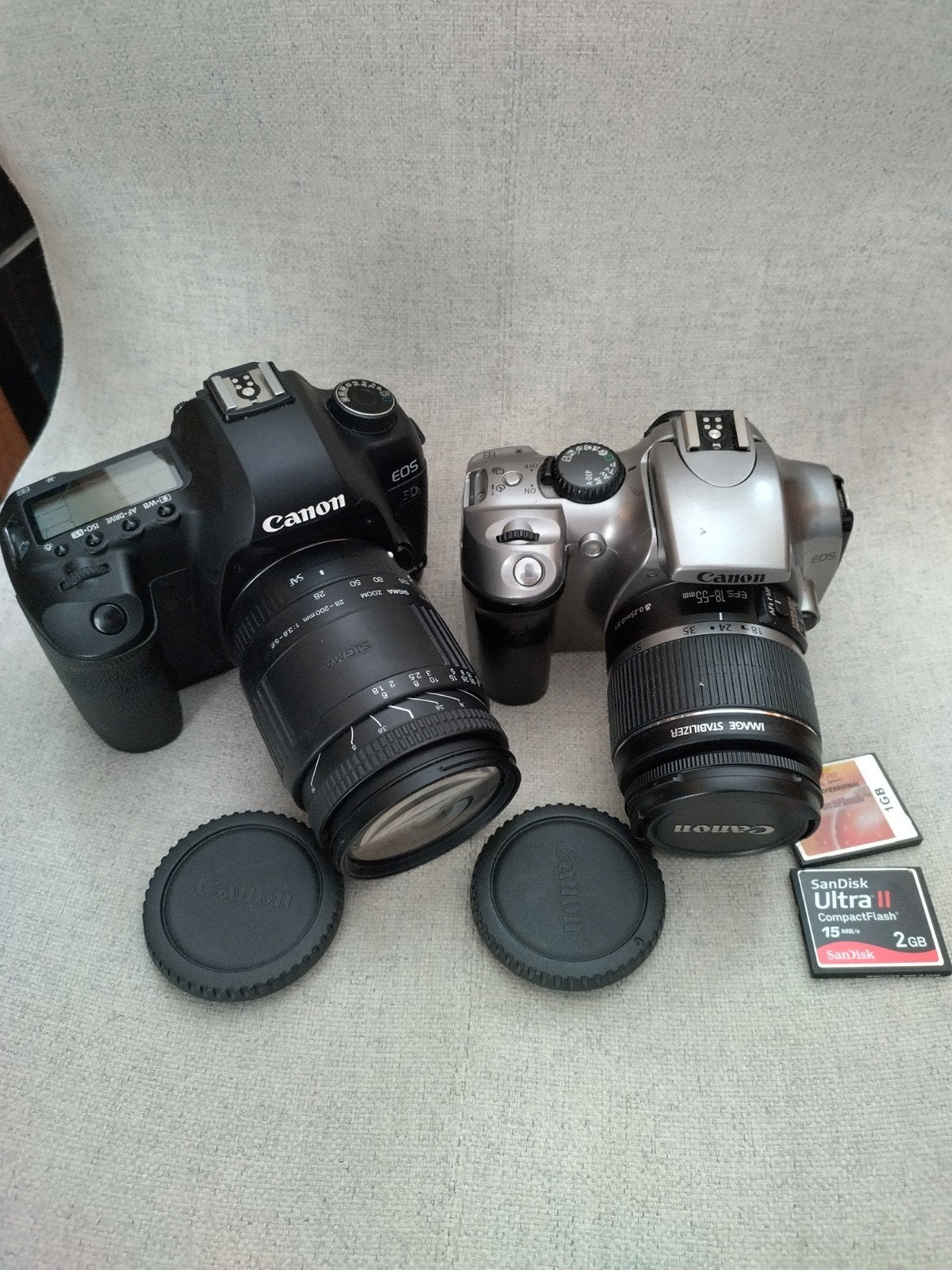 2 Canon EOS (5D mark 2 en EOS 300D) voor onderdelen., Ophalen of Verzenden, Compact, Canon