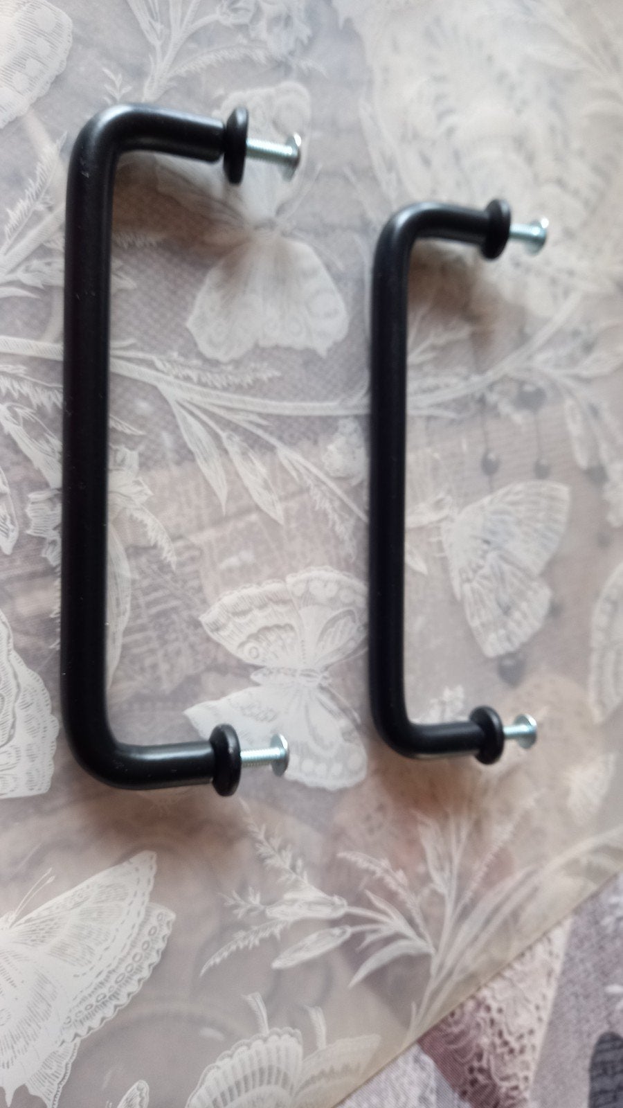 Deux Poignées pour meuble en métal noir mat, Bricolage & Construction, Enlèvement
