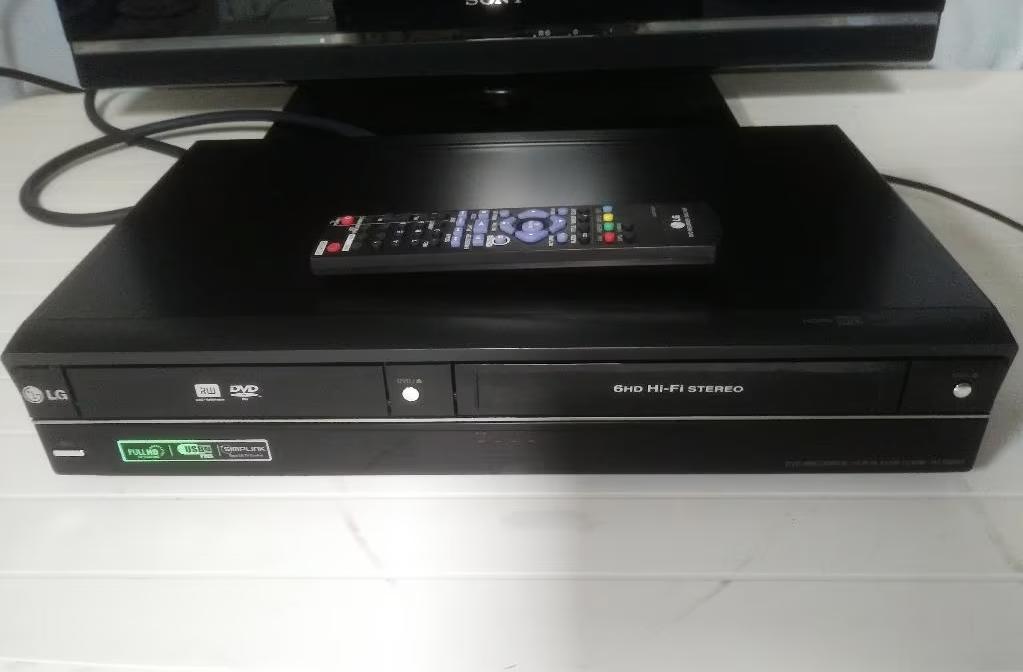 LG RCT689H combi DVD recorder/VHS videorecorder met HDMI, Audio, Tv en Foto, Ophalen of Verzenden, Zo goed als nieuw, VHS-speler of -recorder
