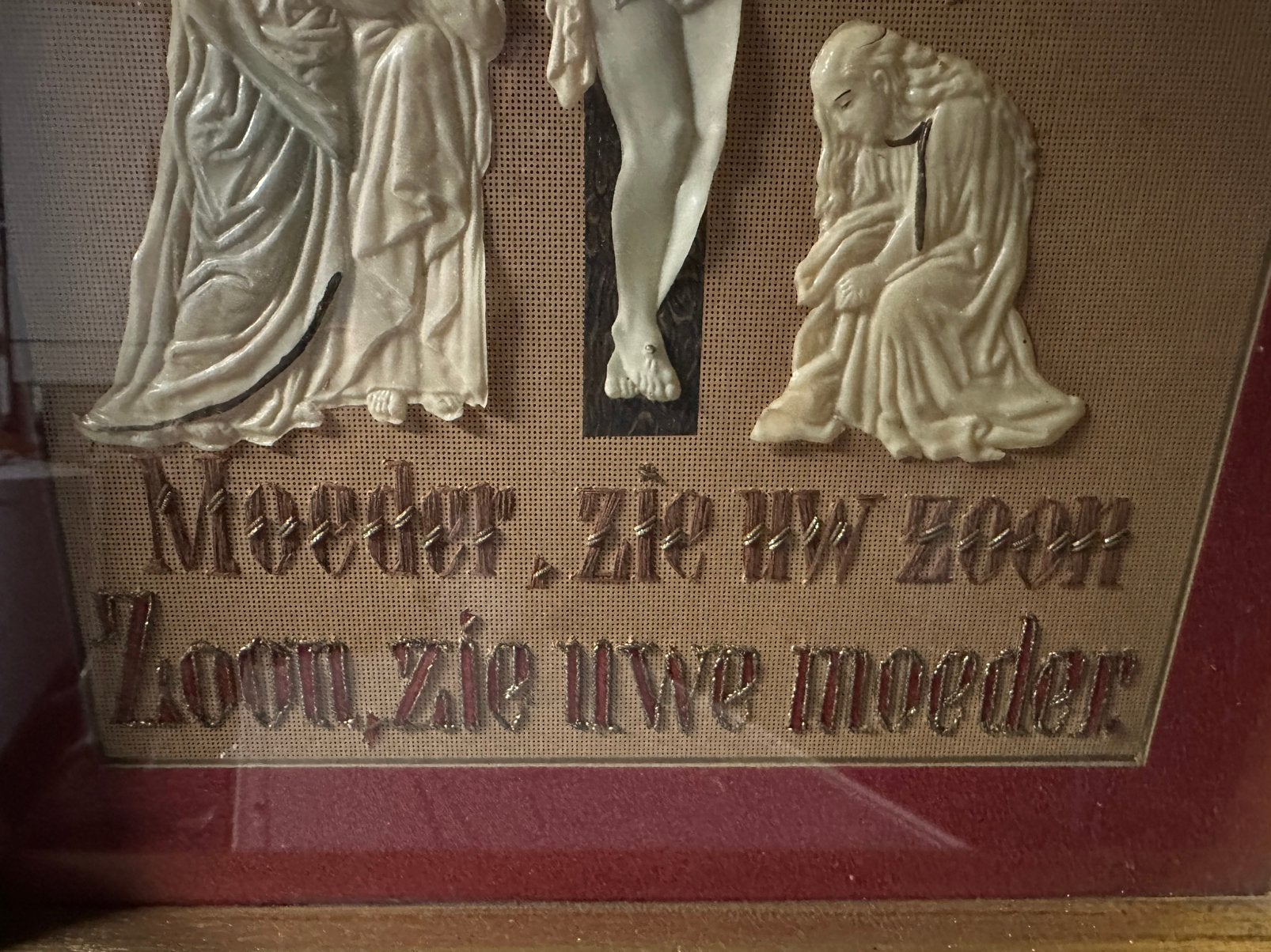 Katholiek kunstwerk met kruis, Ophalen