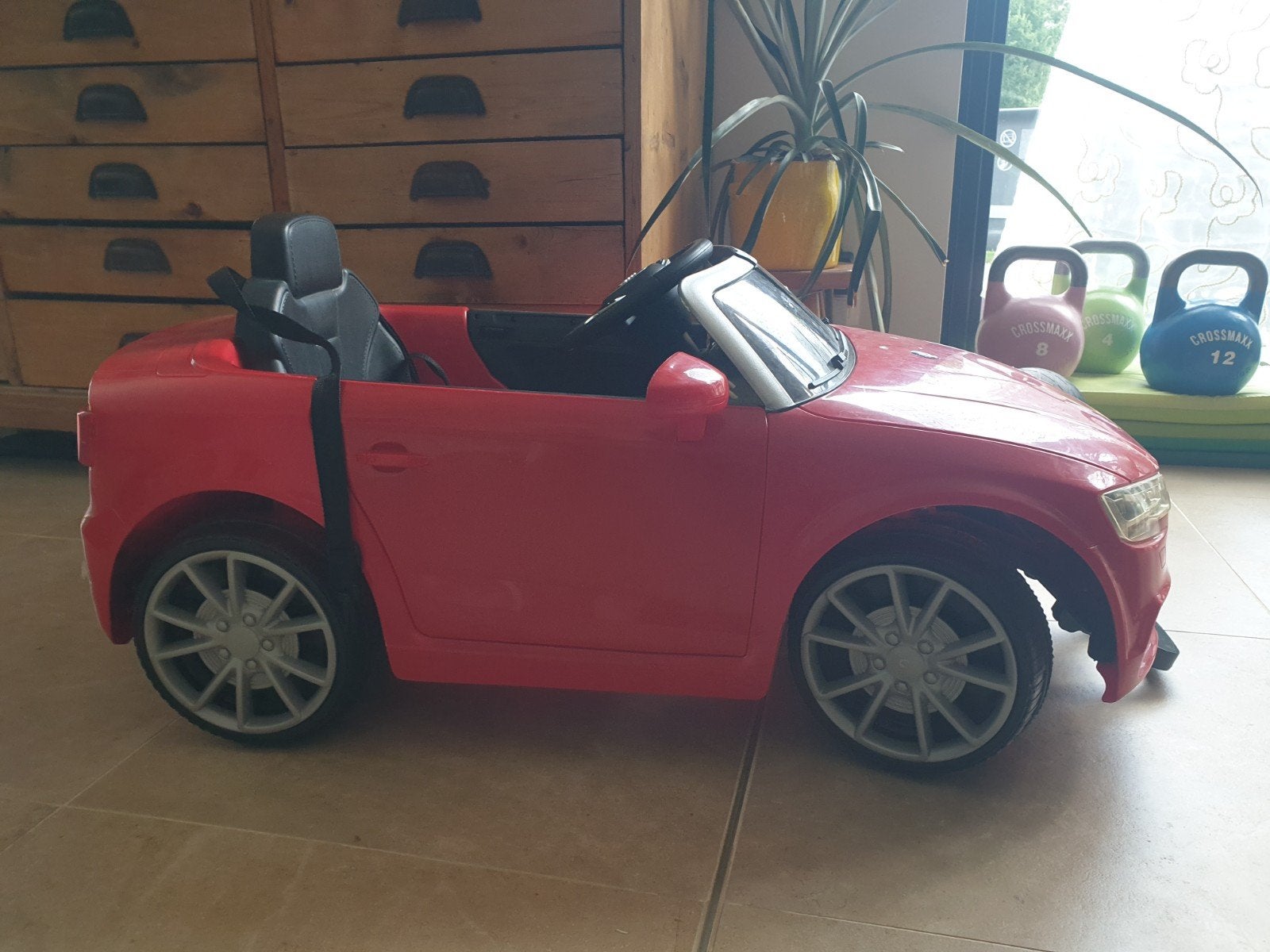 elektrische kinderauto audi met afstandsbediening en muziek, Ophalen, Gebruikt