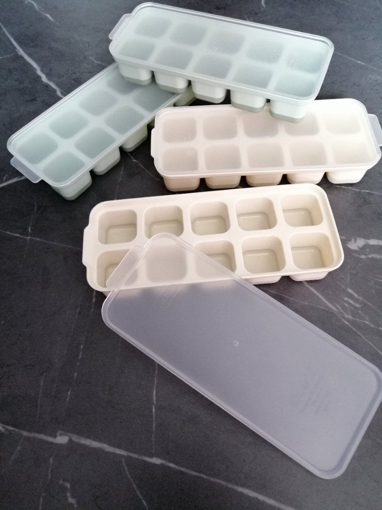 ijsblokjes bakjes, Ophalen